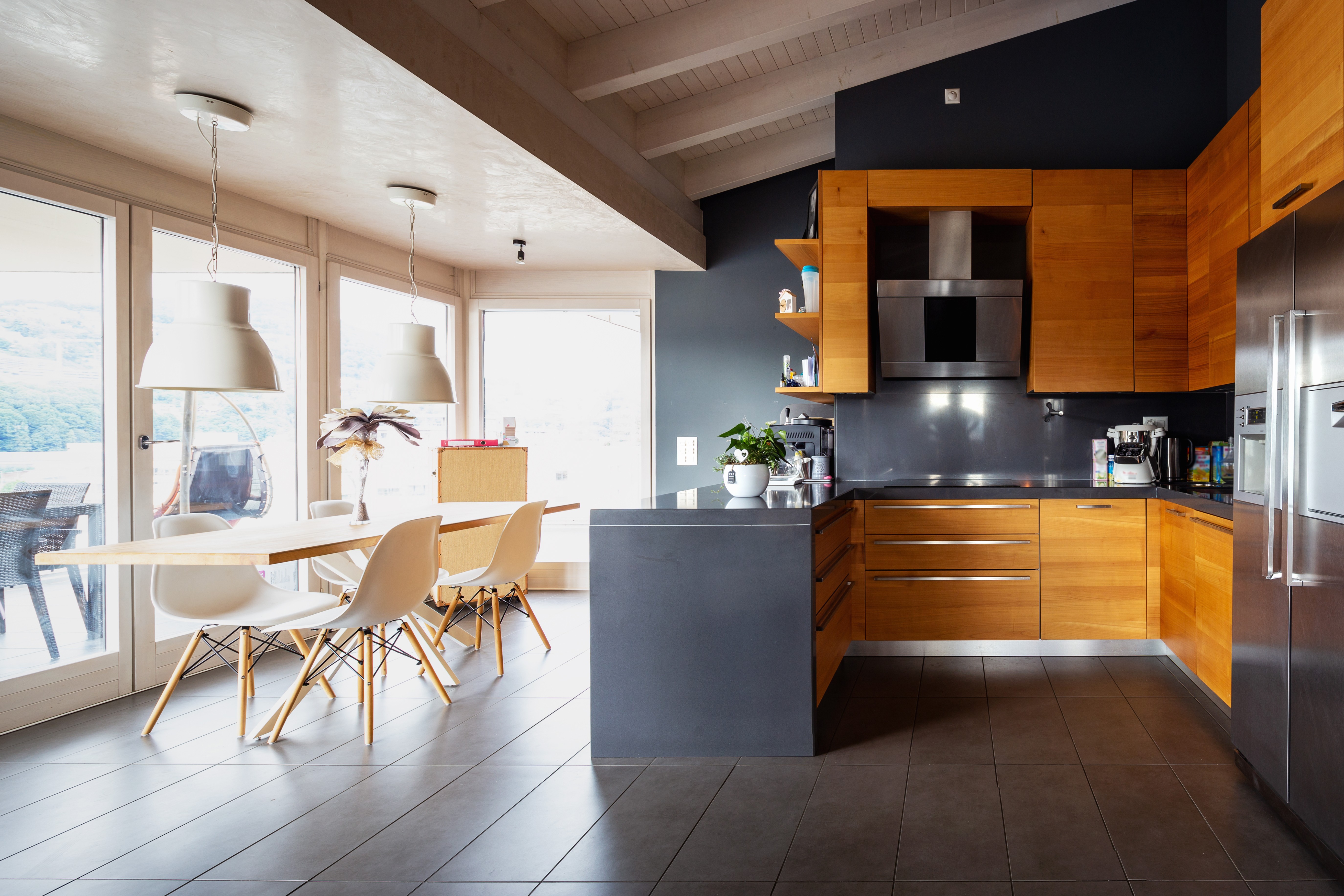 U-Shaped Kitchens Are a Space Saving Design Option for Any Home
