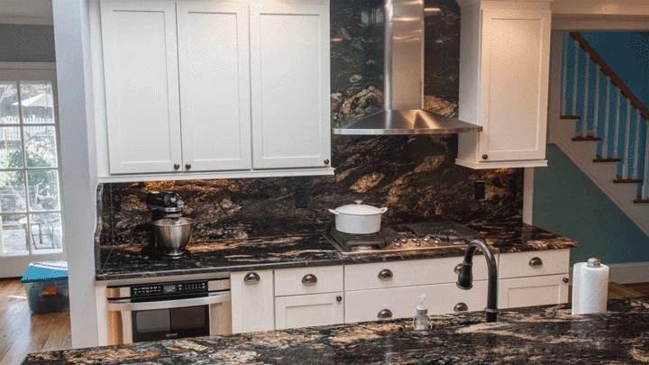 Tips for Choosing the Right Backsplash for Your Stove