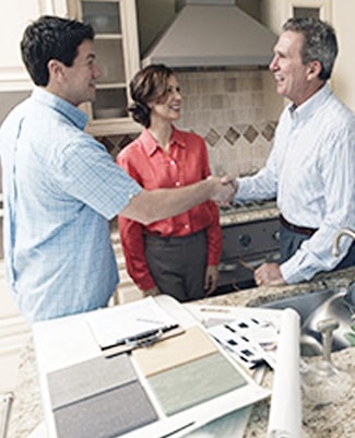 desinger helping client