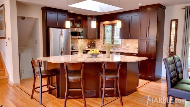 Ciele De Oro Granite Counters in an Open Kitchen